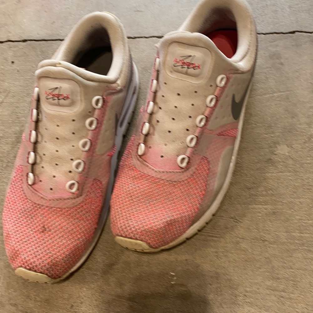 Pink airmaxs